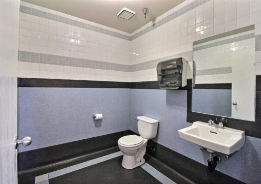 Office/Warehouse For Lease-3005 W 29th St, Unit D, Greeley, CO 80634 - Bathroom 2
