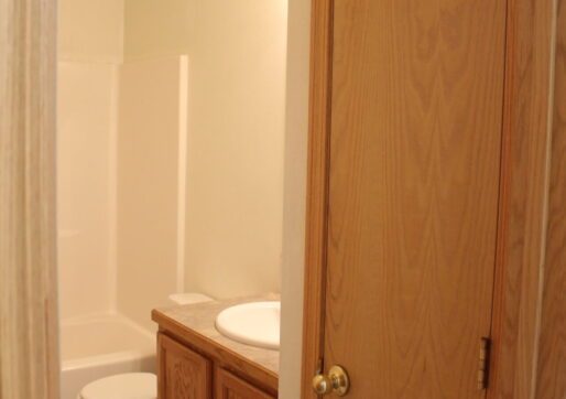 For Lease-919 44th Ave Ct, Unit I, Greeley, CO - 2nd Floor Hallway Full Bathroom