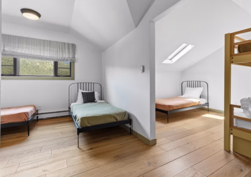 For Lease-15747 State Highway 7, Lyons, CO-The Main Lodge-Bedroom with bunk beds